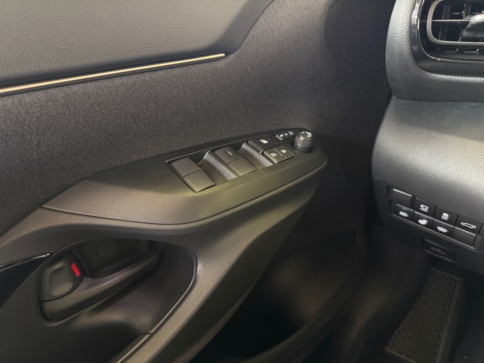 Fahrzeugabbildung Toyota Yaris Cross Lounge 1.5-l-Hybrid LED,Navi,elHeckk