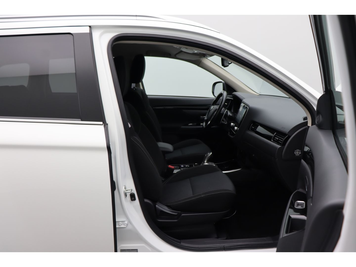 Fahrzeugabbildung Mitsubishi Plug-in Hybrid Outlander PHEV 2.4 Basis 4WD