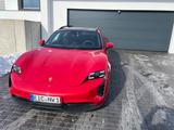 Porsche Taycan GTS Sport Turismo GTS - rote Porsche Taycan