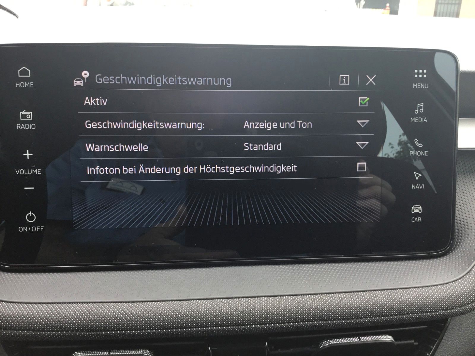 Fahrzeugabbildung SKODA Fabia 1.5l TSI DSG Selection+Navi+ACC+Kamera+16"