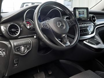 Mercedes V 220 - 10