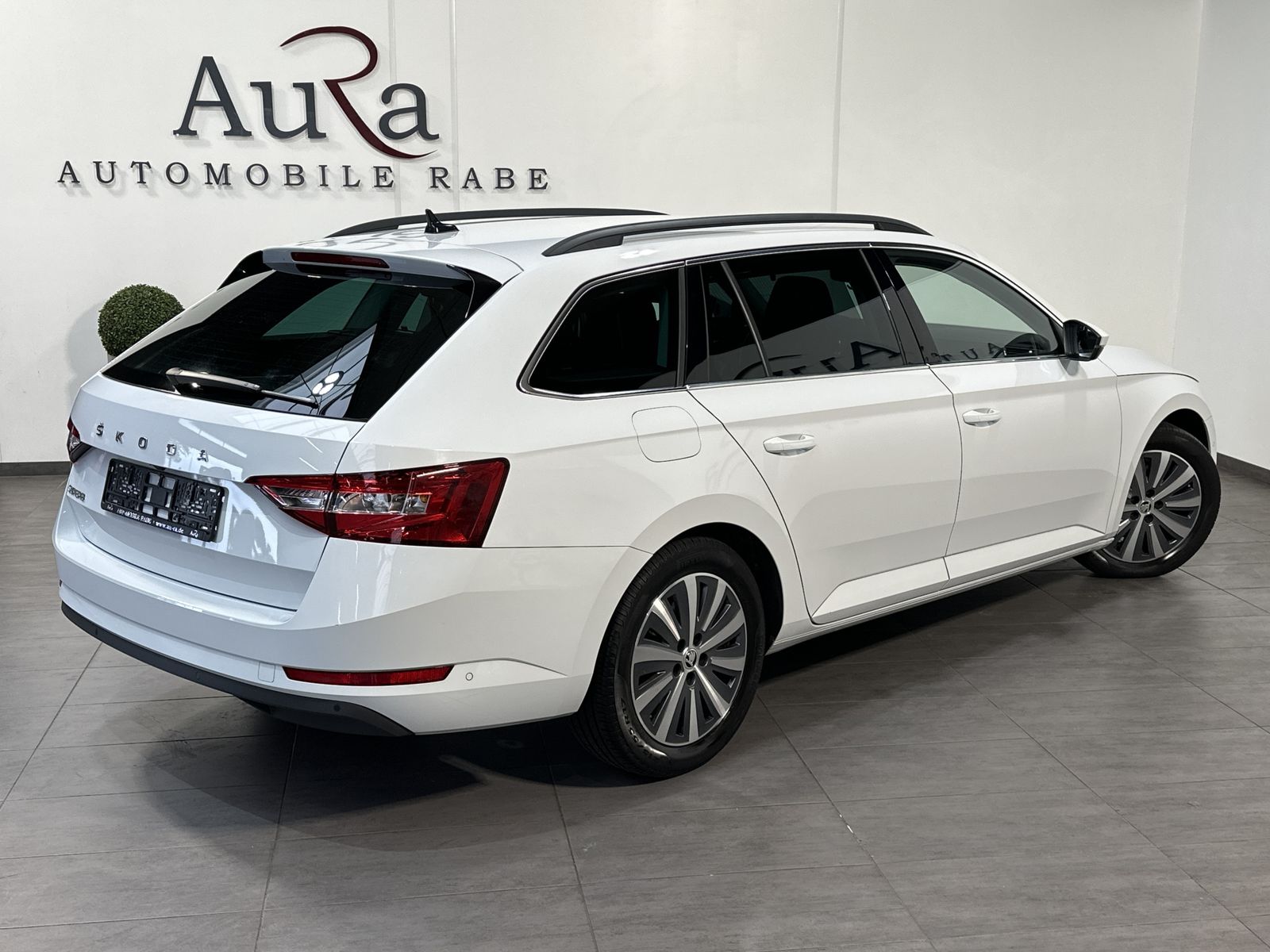 Fahrzeugabbildung SKODA Superb Combi 2.0 TDI DSG Ambition NAV+LED+AHK+VC