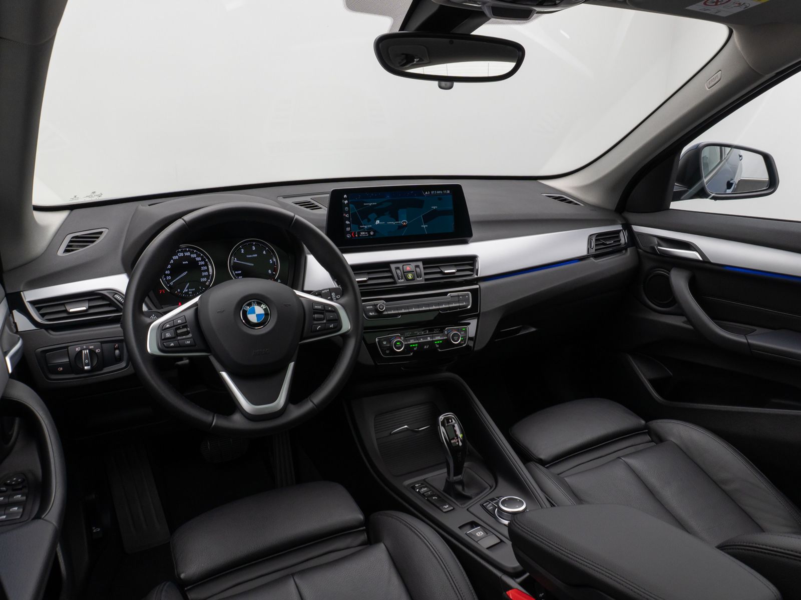 Fahrzeugabbildung BMW X1 xD20d ACC Kamera HUD DAB Memory Leder Panoram