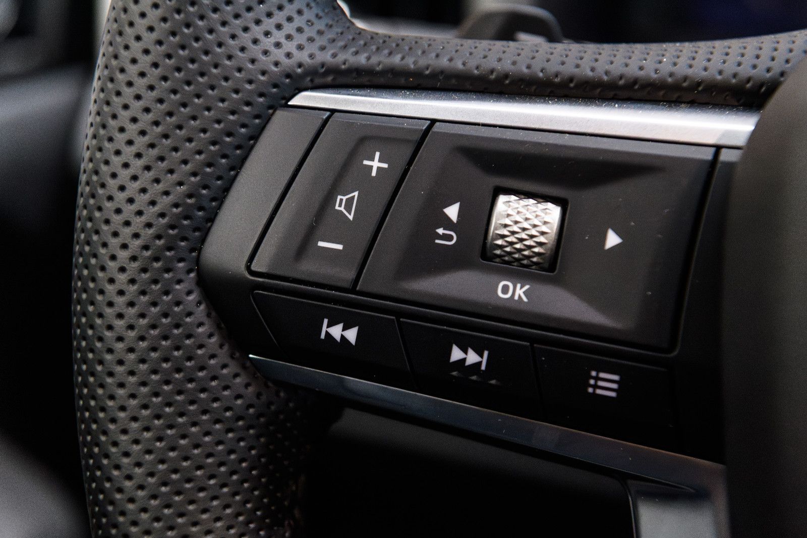 Fahrzeugabbildung Mitsubishi Outlander Intro Edition +4WD+ LED+AHK+Kam+20"