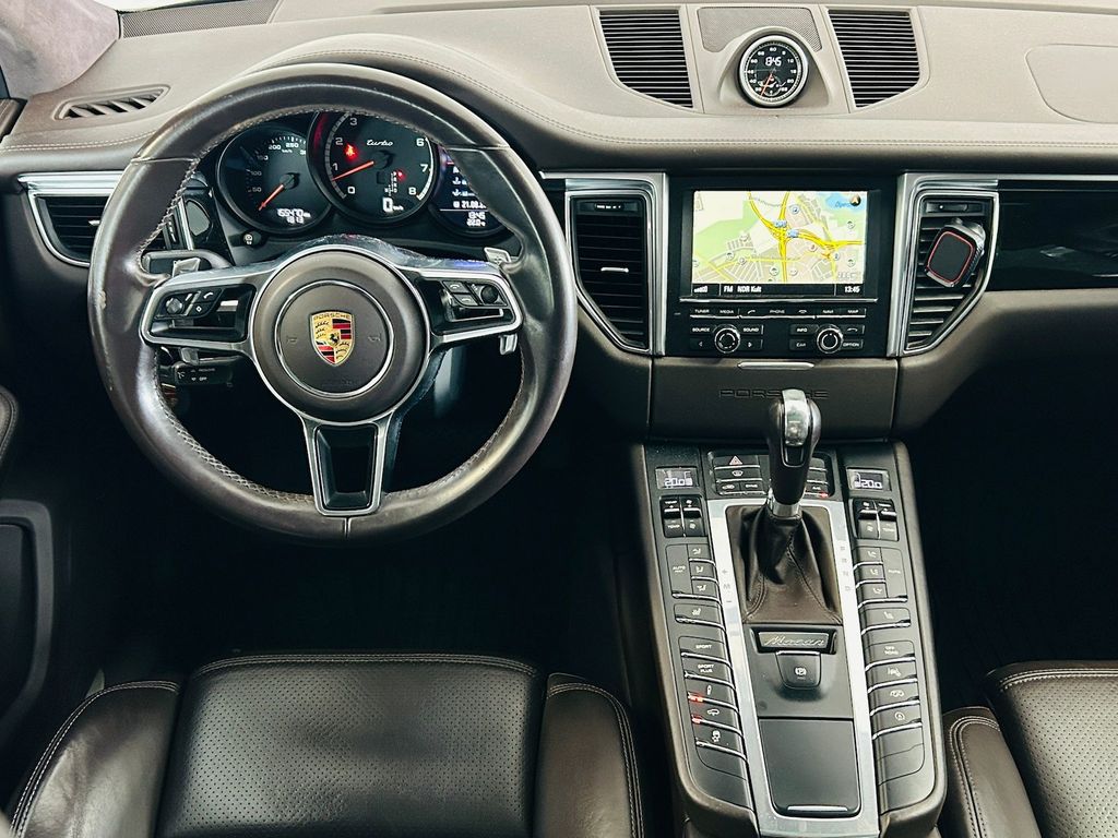 Porsche Macan Turbo*SPORT-CHRONO*LUFT*PANO*STHZG*AHK