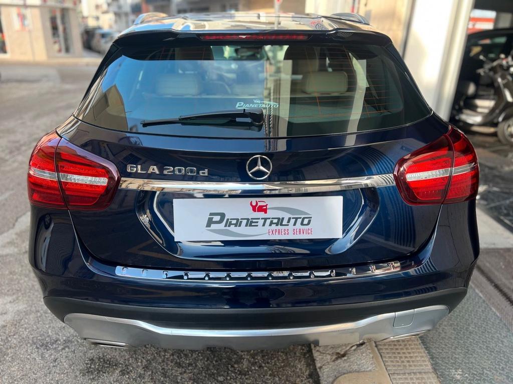 Mercedes-Benz GLA 200
