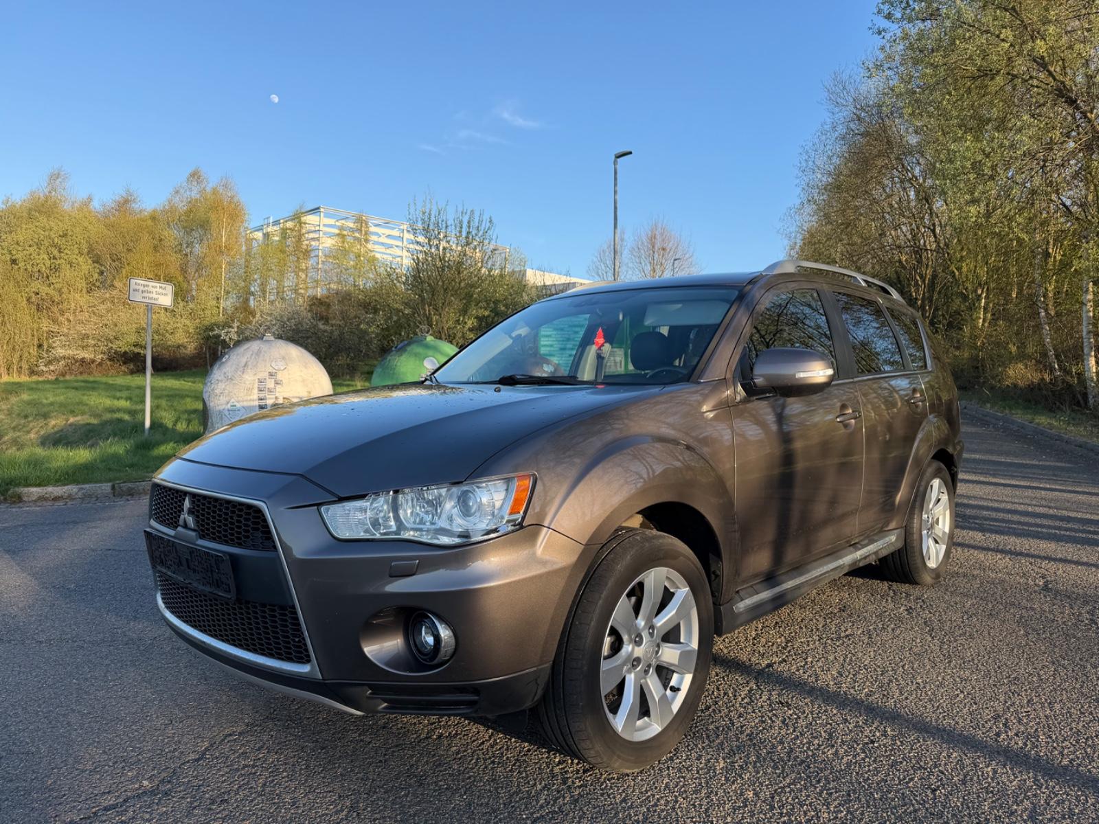 Mitsubishi Outlander Invite 4WD