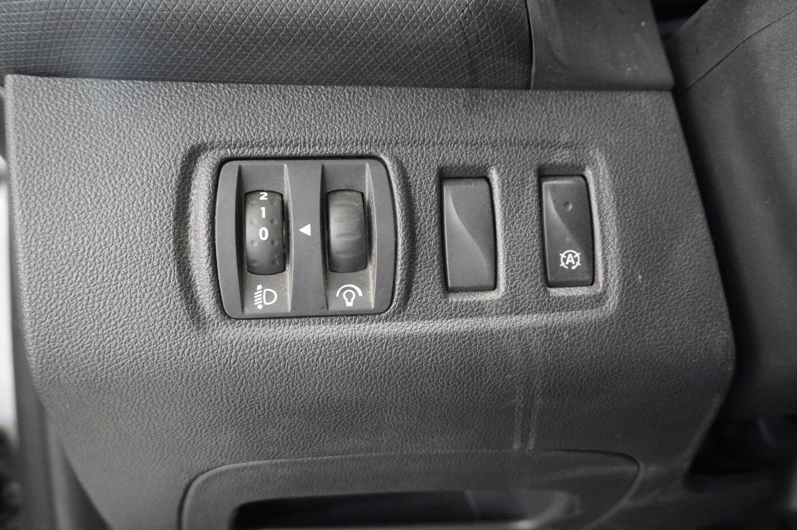 Fahrzeugabbildung Renault Clio IV Grandtour 0.9 TCE LIMITED NAVI/LED/DAB+