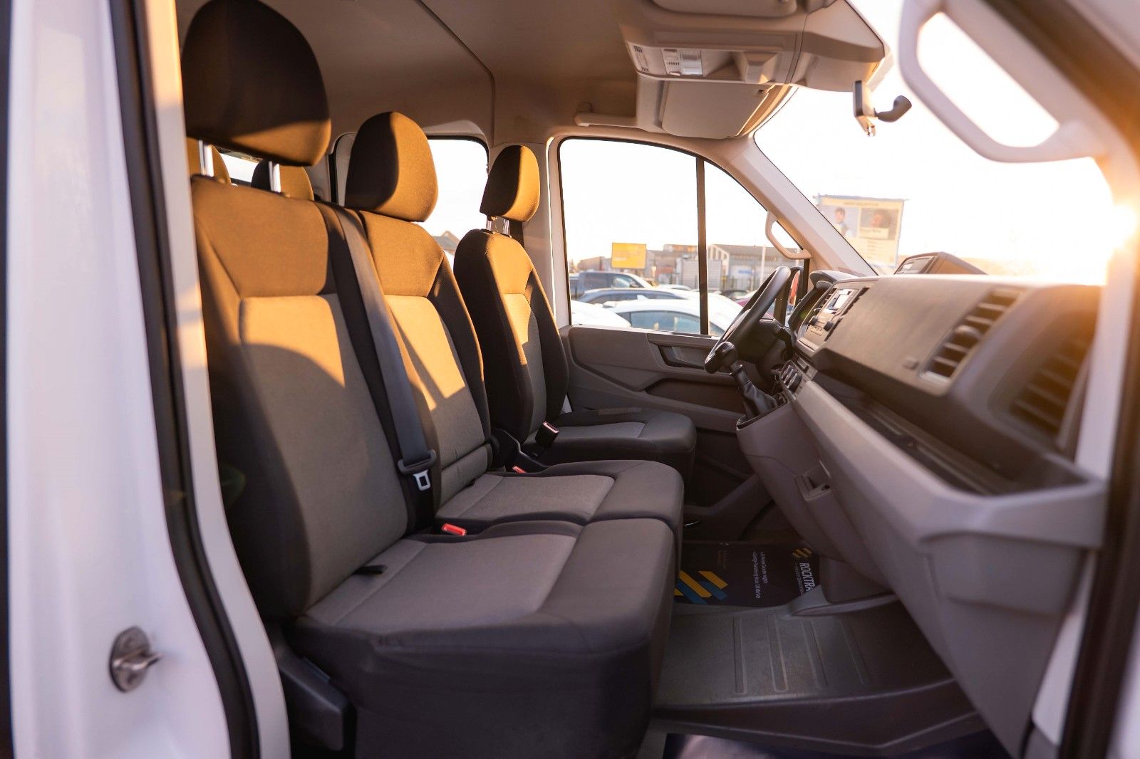 Fahrzeugabbildung Volkswagen Crafter Pritsche 35 DOKA lang FWD 7 Sitze 19%