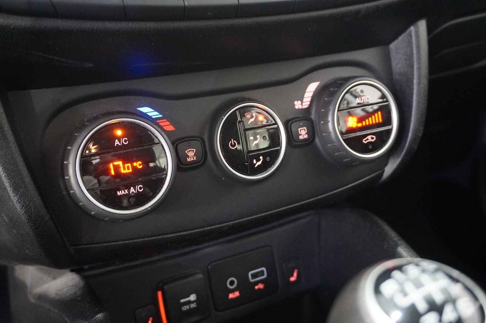 Fahrzeugabbildung Fiat Tipo 1.6D LIM. LOUNGE NAVI/LED/KAMERA/SHZ/TEMP.