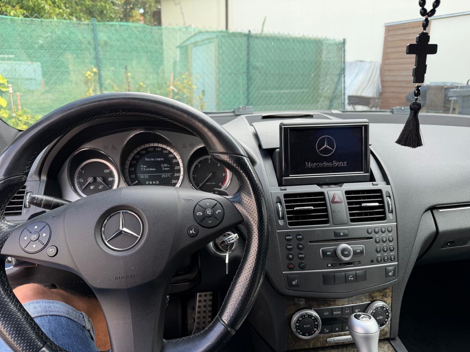 Mercedes-Benz C250 2011 — photo 11
