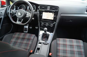 Volkswagen Golf - 6
