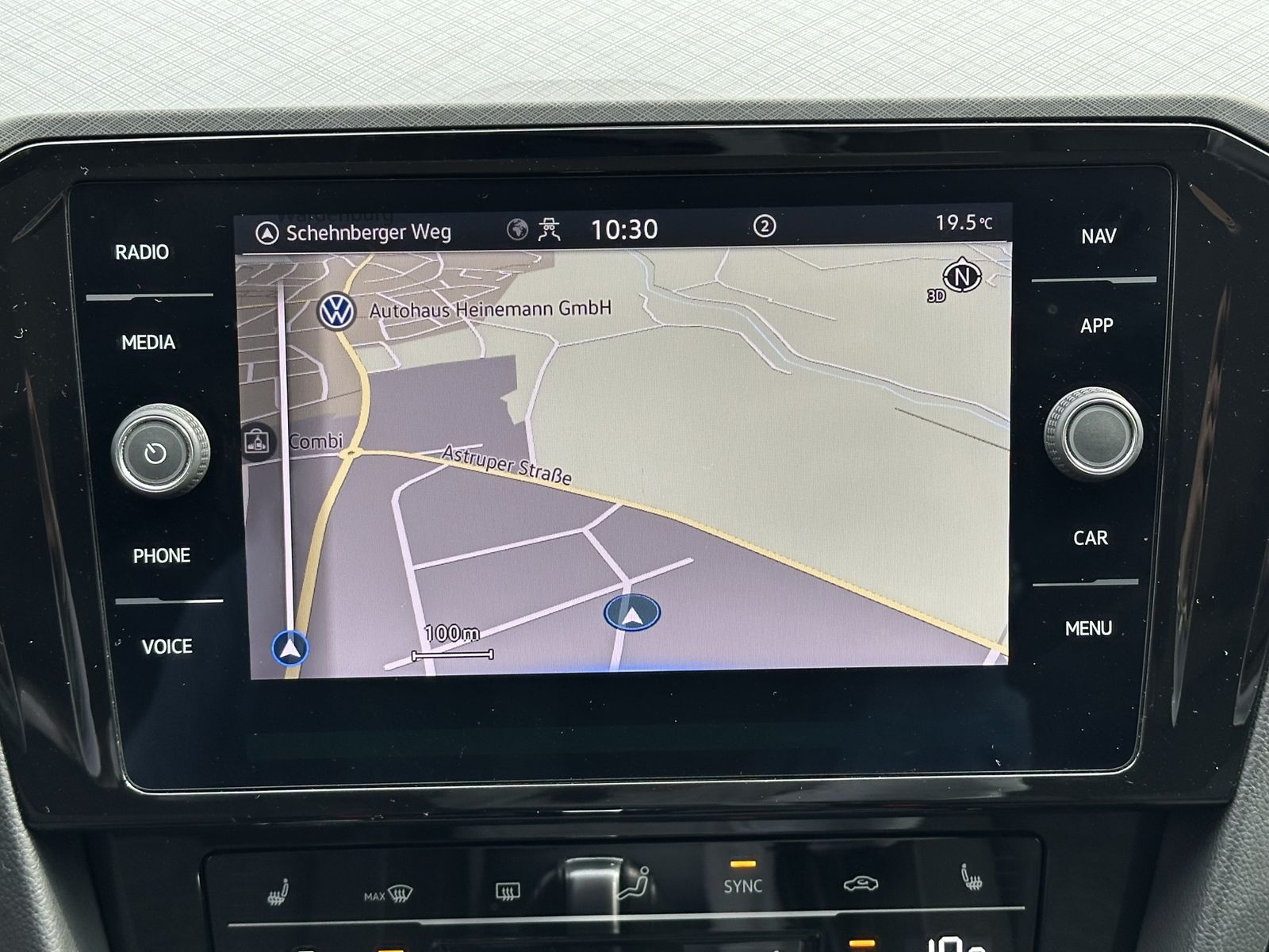 Fahrzeugabbildung Volkswagen Passat Variant 2.0 TDI DSG Business NAV+LED+ACC