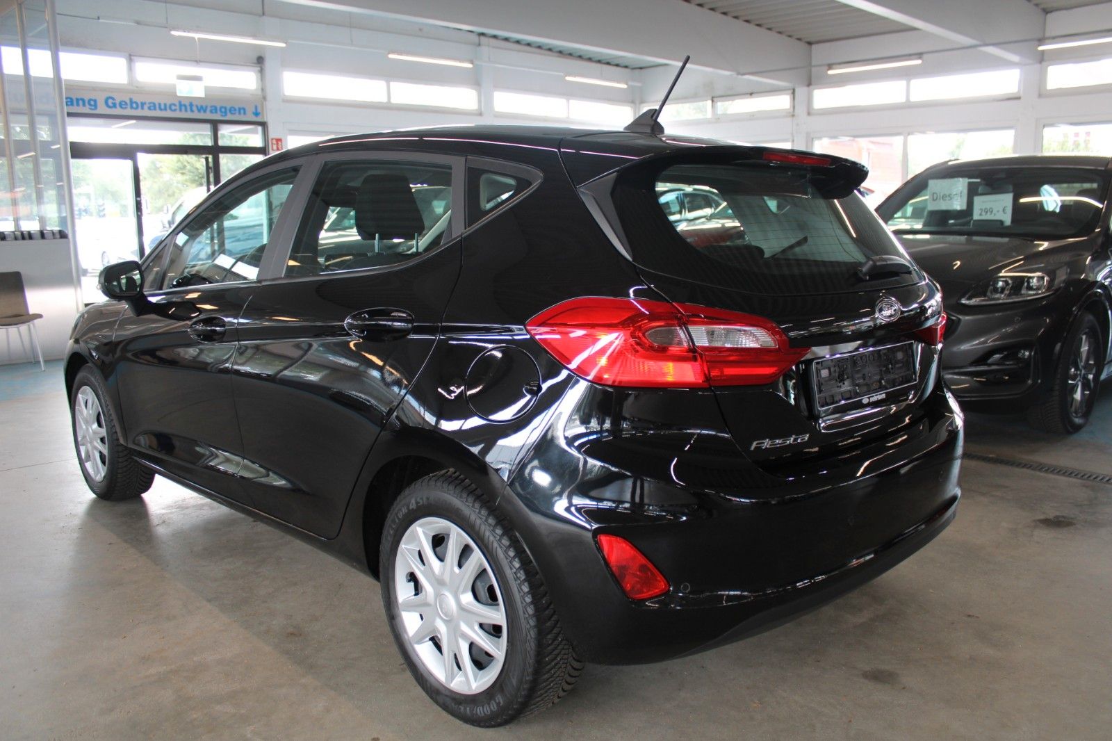 Fahrzeugabbildung Ford Fiesta Cool & Connect 5-T LED KLIMA WinterPaket
