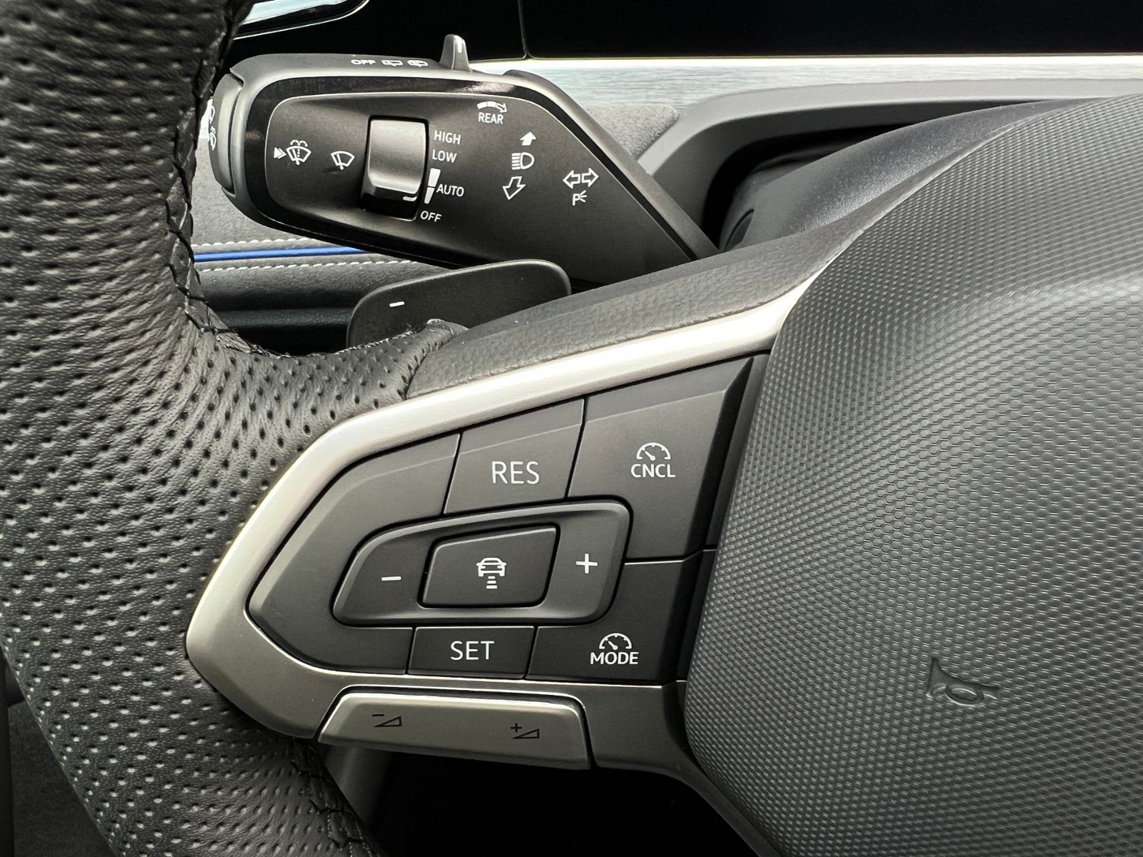 Fahrzeugabbildung Volkswagen Passat Variant R-Line 2.0 TDI DSG 4MOTION *AHK,