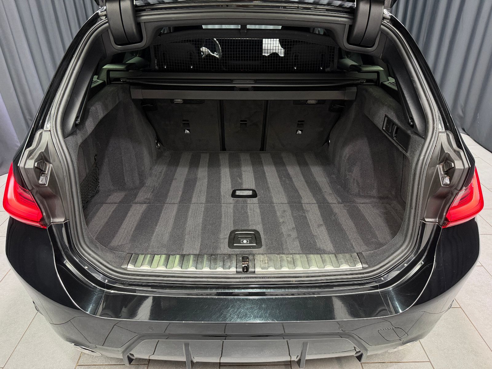 Fahrzeugabbildung BMW 320i Touring M Sport|HIFI|RF-CAM|ACC