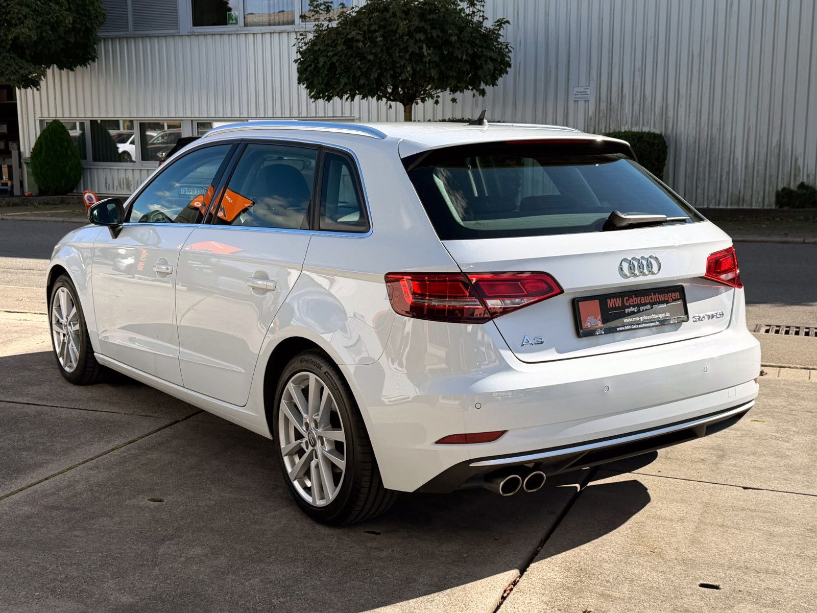 Fahrzeugabbildung Audi A3 Sportback 35TFSI S-Tronic NAV PDC TEMP SHZ