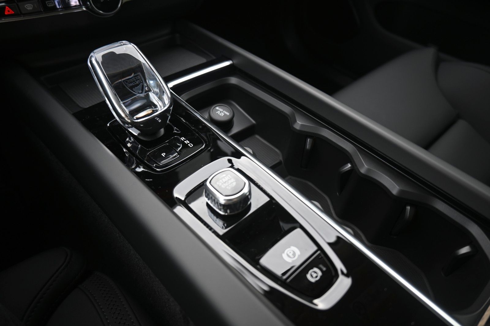 Fahrzeugabbildung Volvo XC60 Recharge T6 AWD Plus Dark