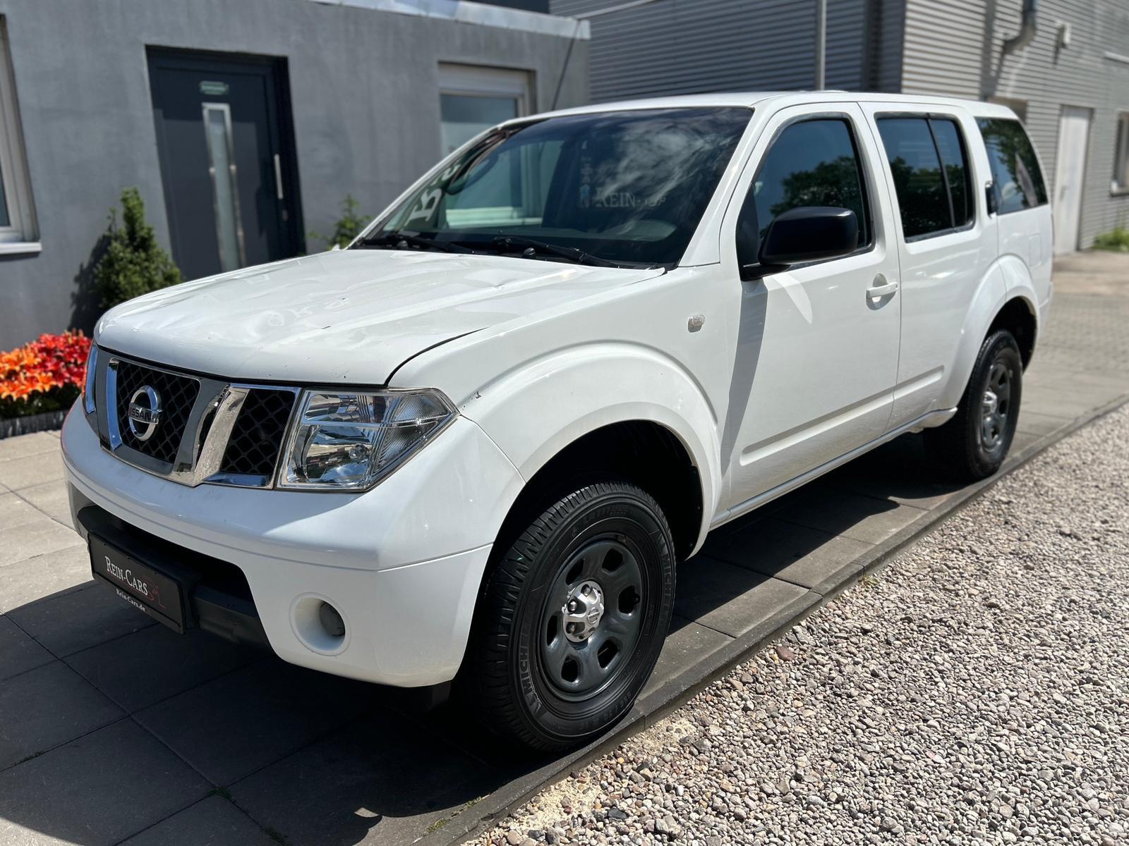 Nissan Pathfinder XE Plus 2.5 dCi 171 ch BVM 4x4 / 7 places / Attelage 3 t / Sièges chauffants / Climatisation auto