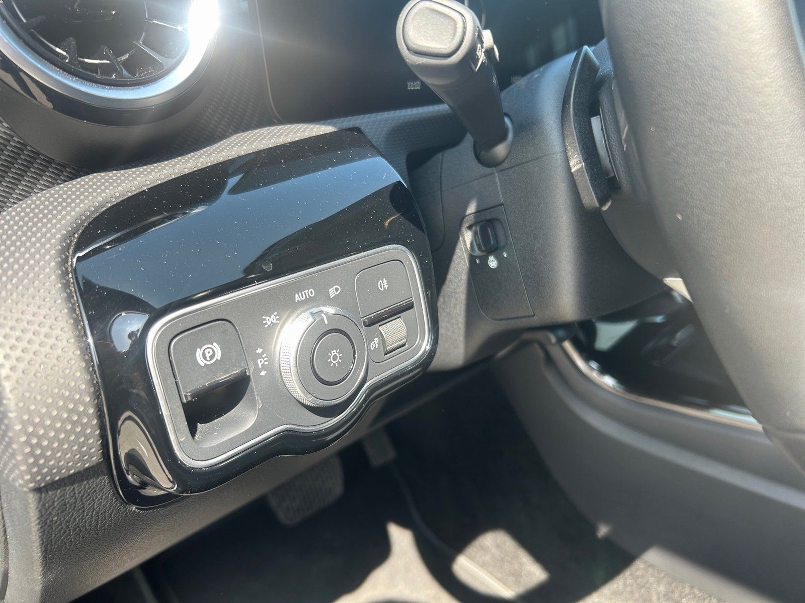 Mercedes-Benz A 180 Progressive MBUX NAVI PRE LED 17 KAM SHZ foto 19