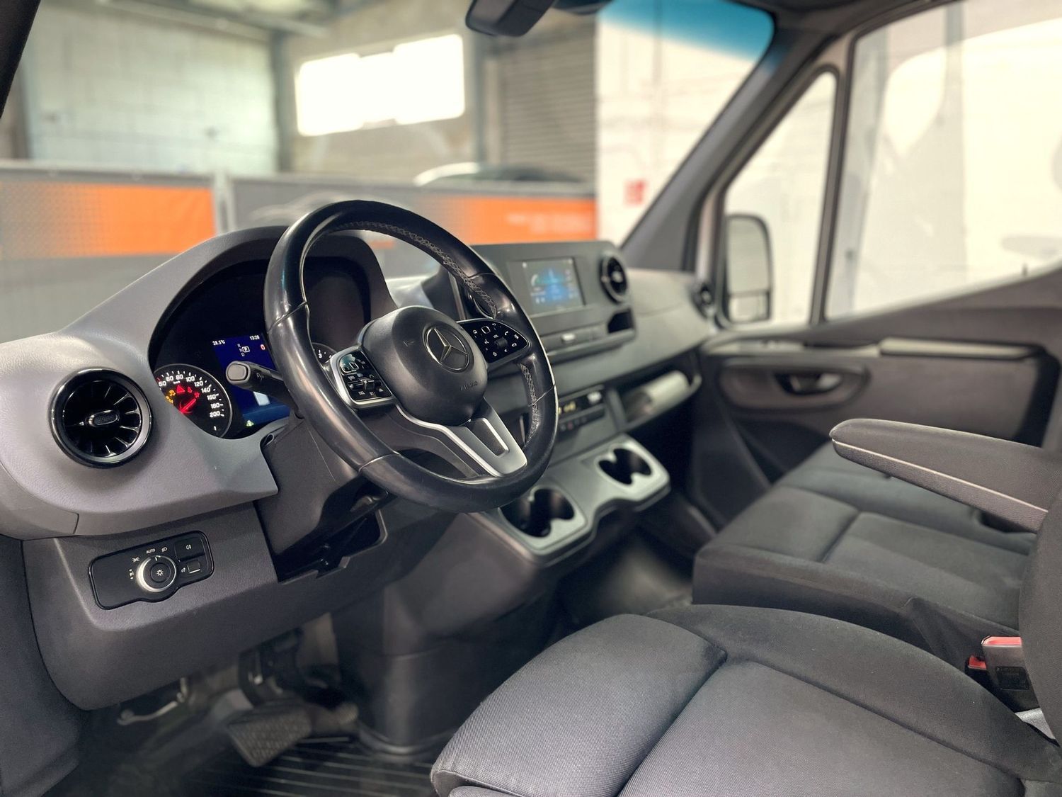 Fahrzeugabbildung Mercedes-Benz Sprinter 319CDI V6 Autm L2#Kamera#LED#ACC#AHK3,5