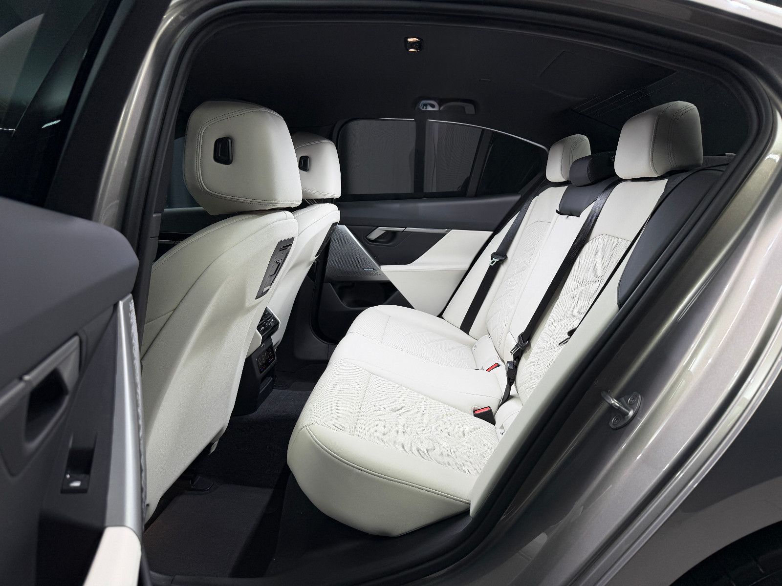 Fahrzeugabbildung BMW 520 d Limousine M Sport|H&K|HuD|Garantie