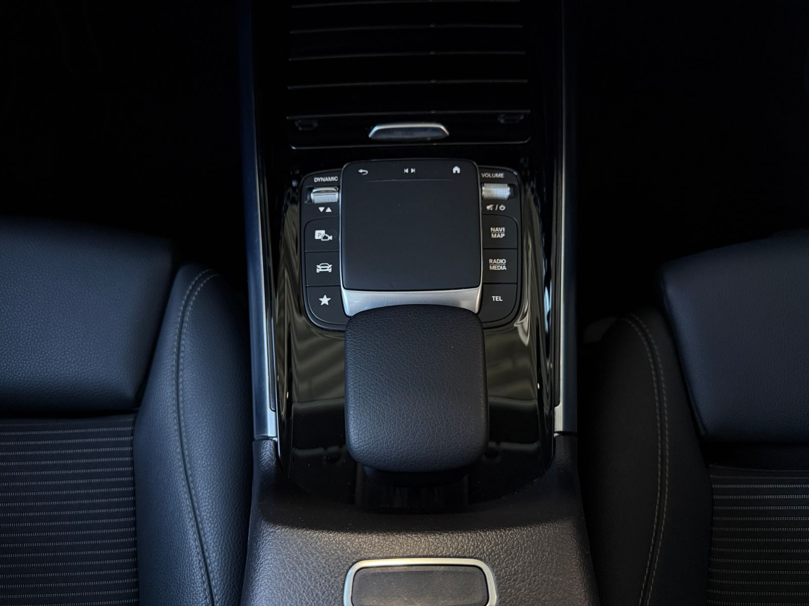 Fahrzeugabbildung Mercedes-Benz B 220 4Matic PANO LED NAV RFK SHZ ALU