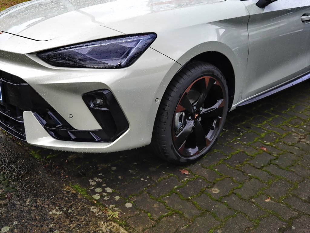 Cupra Leon Sportstourer 1.5 eTSI AHK Dynamic Matrix imagem 3