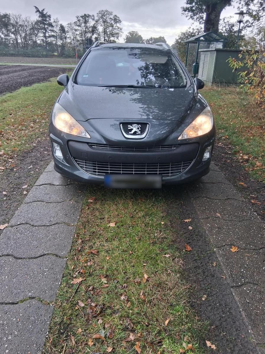 Peugeot e-308