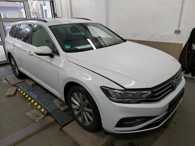 Volkswagen Passat Variant - Bild 2