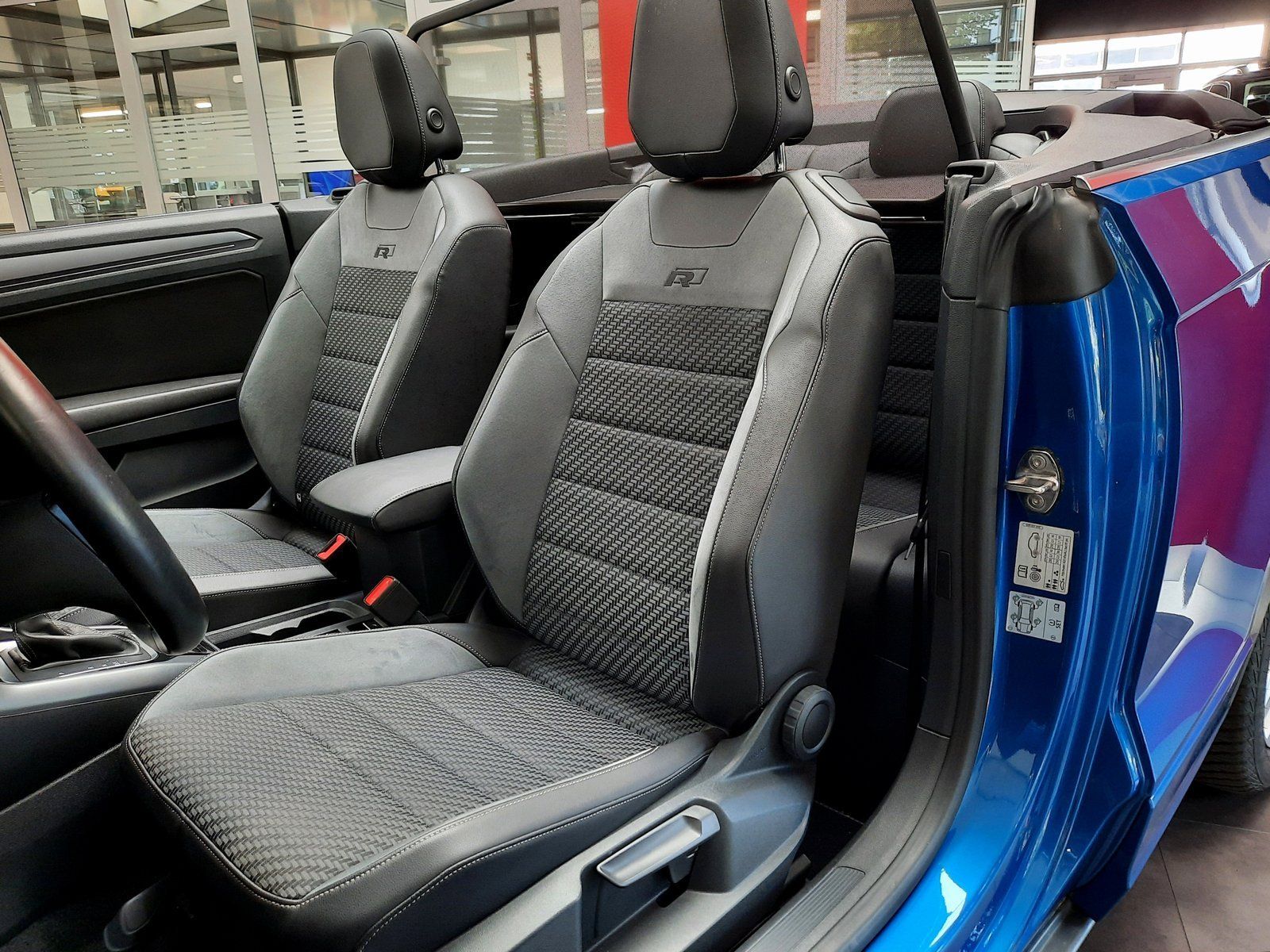 Fahrzeugabbildung Volkswagen T-Roc Cabrio R-Line TSI DSG *Cam*ACC*App*LED*