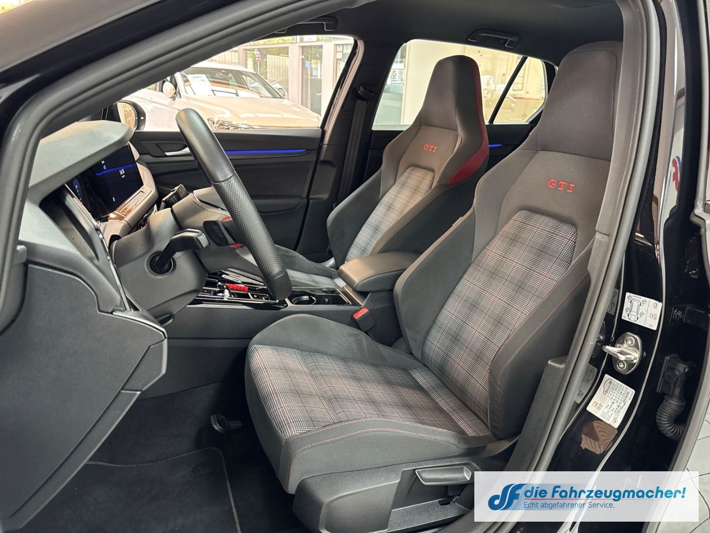 Fahrzeugabbildung Volkswagen Golf VIII GTI 2.0 TSI Navi Digitales Cockpit LED