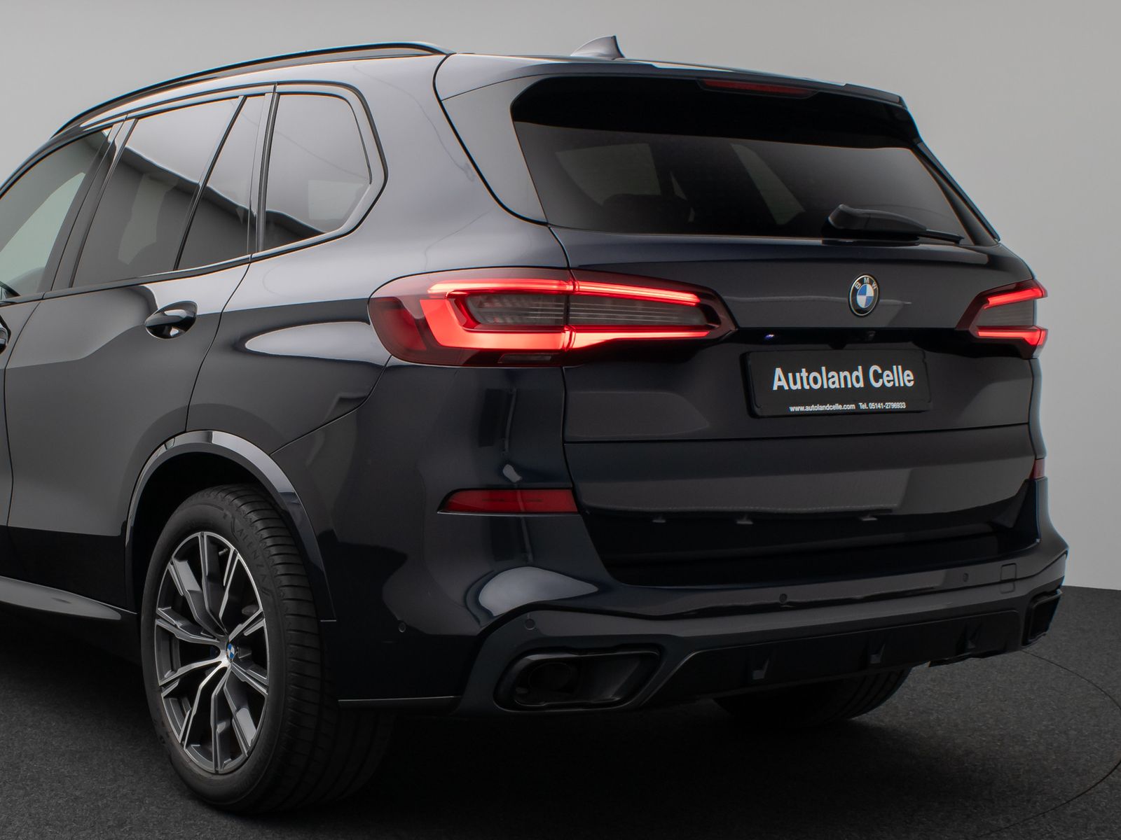 Fahrzeugabbildung BMW X5 xD25d M Sport Panorama Kamera HUD DAB H/K AHK