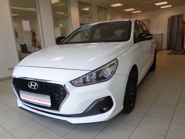 Hyundai i30 1.4 Passion / KLIMA / 8-fach-bereift /Kamera