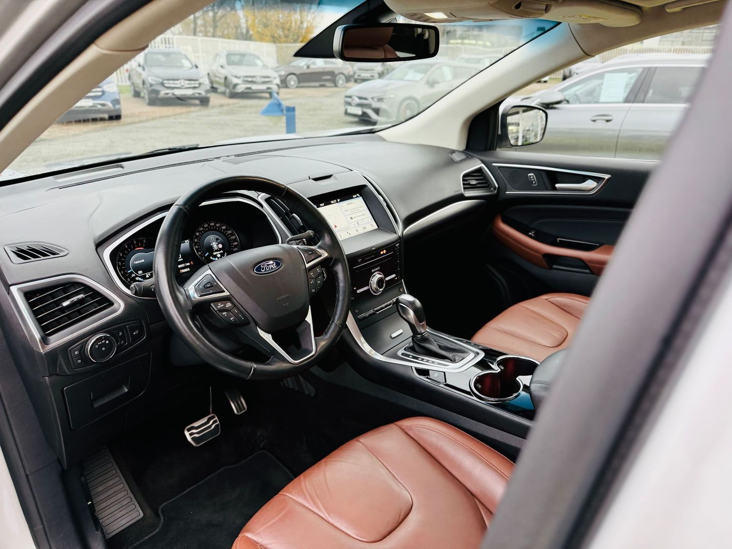 Fahrzeugabbildung Ford Edge TITANIUM 4x4, Autom., LED, Panod., AHK, Tot