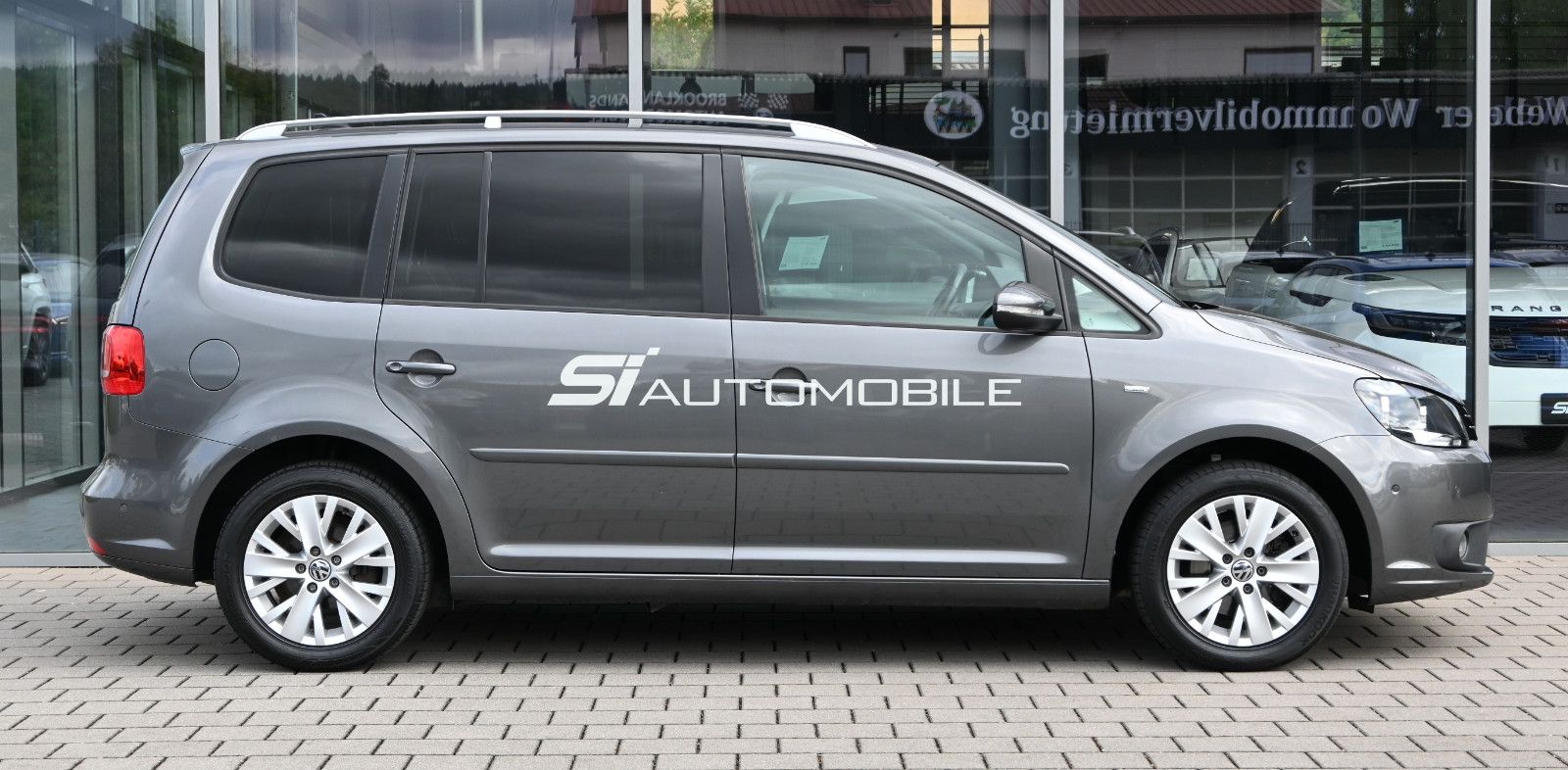 Fahrzeugabbildung Volkswagen Touran 1.2 TSI LIFE °AHK°STANDHEIZ°7-SITZE°