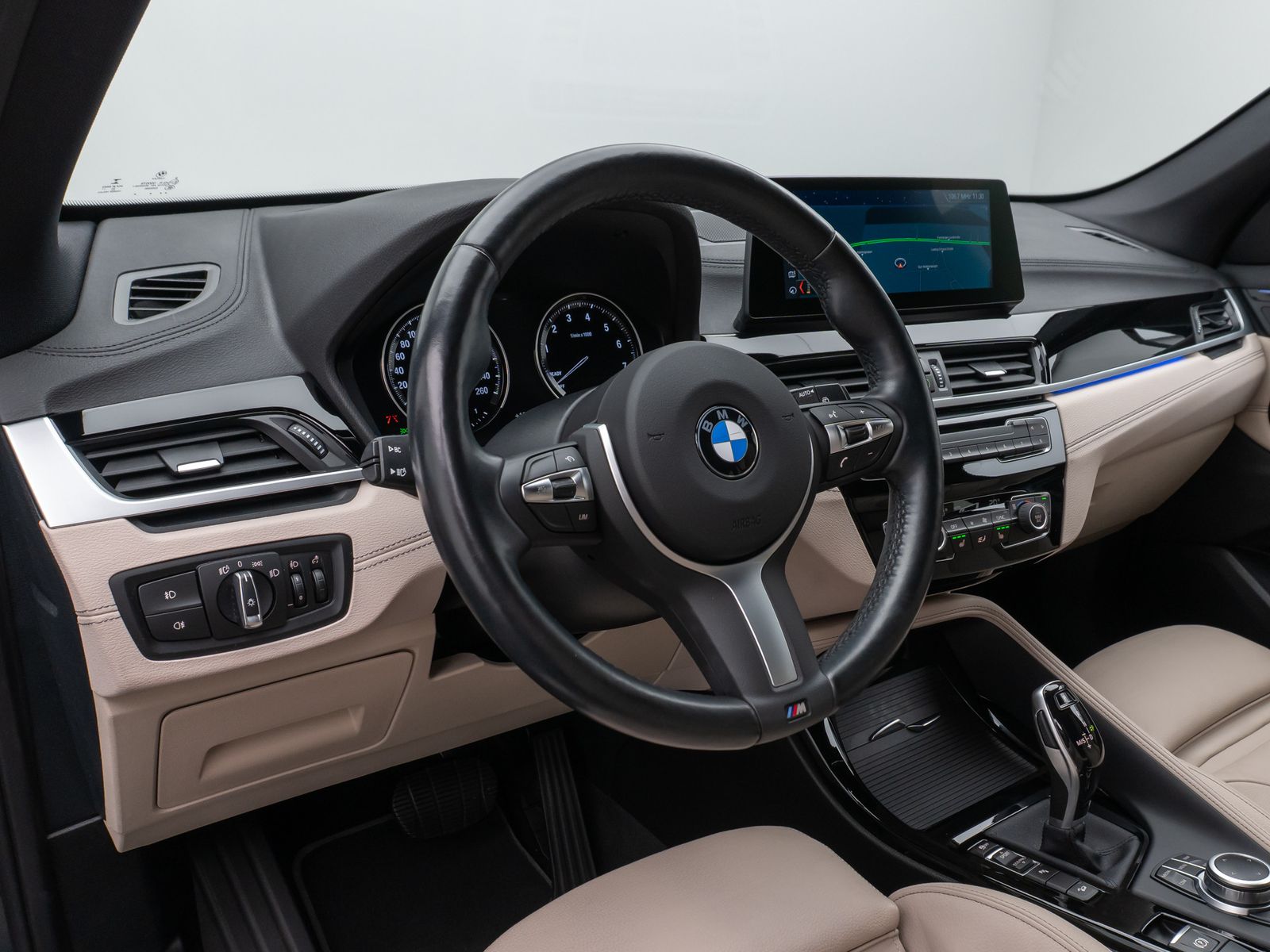 Fahrzeugabbildung BMW X1 xD20i xLine Kamera HUD DAB HiFi Komfort Sport