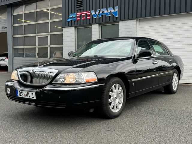 Lincoln Town Car Signature Limited