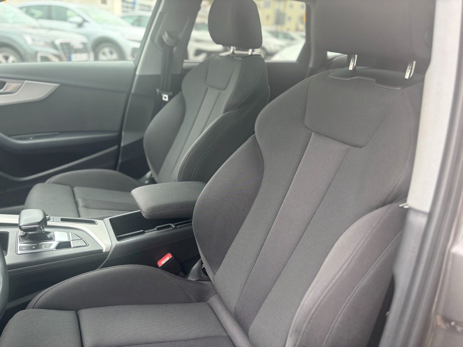 Fahrzeugabbildung Audi A4 Avant 40 TFSI quattro basis