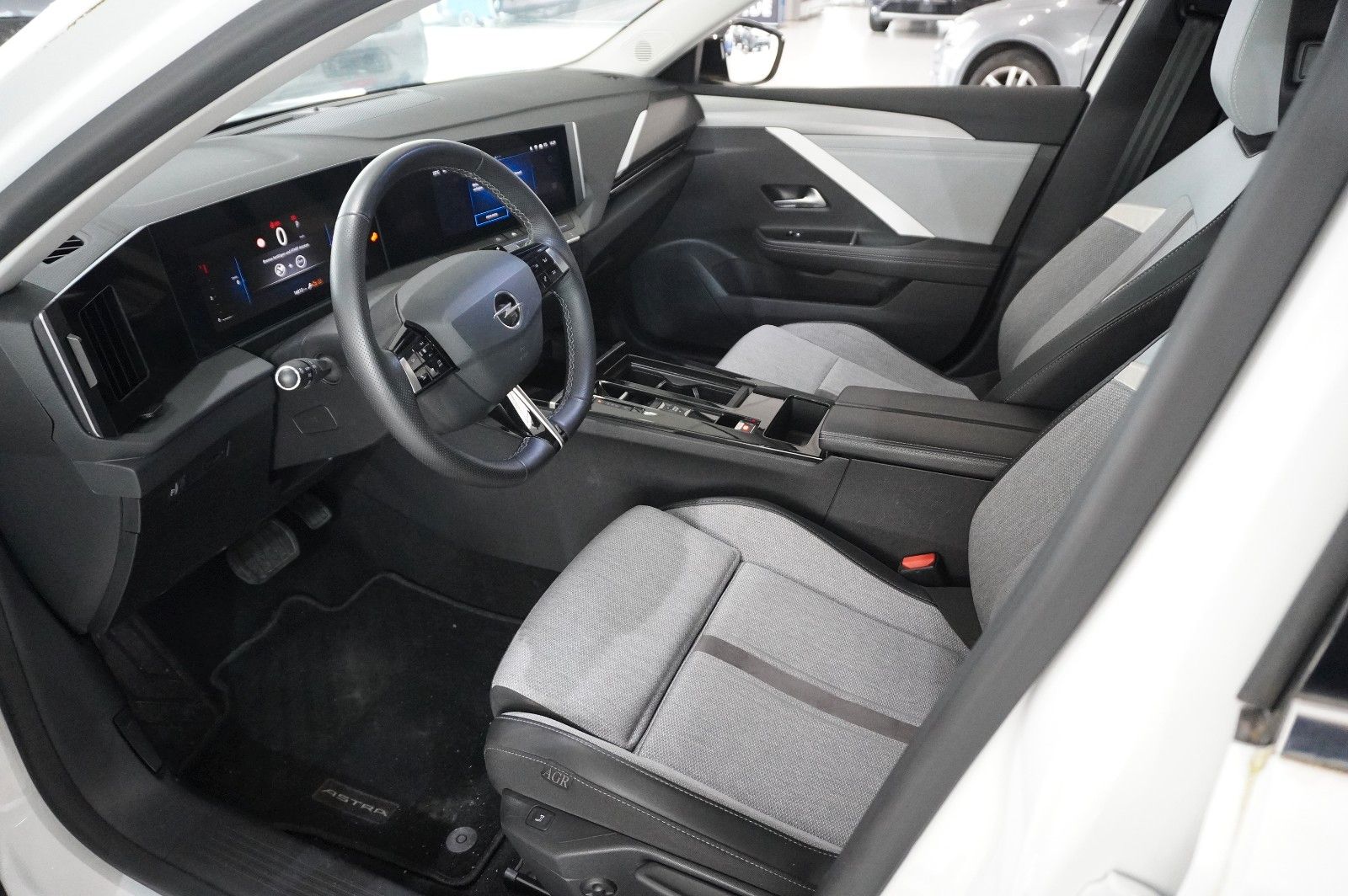 Fahrzeugabbildung Opel Astra L Lim. 1.2T ELEGANCE NAVI/LED/KAMERA/SPORT