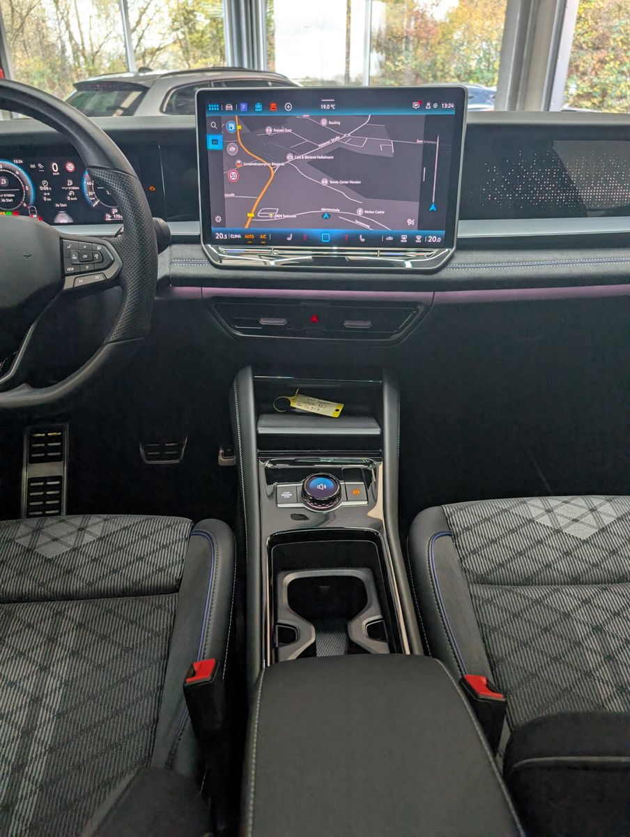 Fahrzeugabbildung Volkswagen Tayron 2.0TDI 4M R-Line Launch Pano Black AHK 20