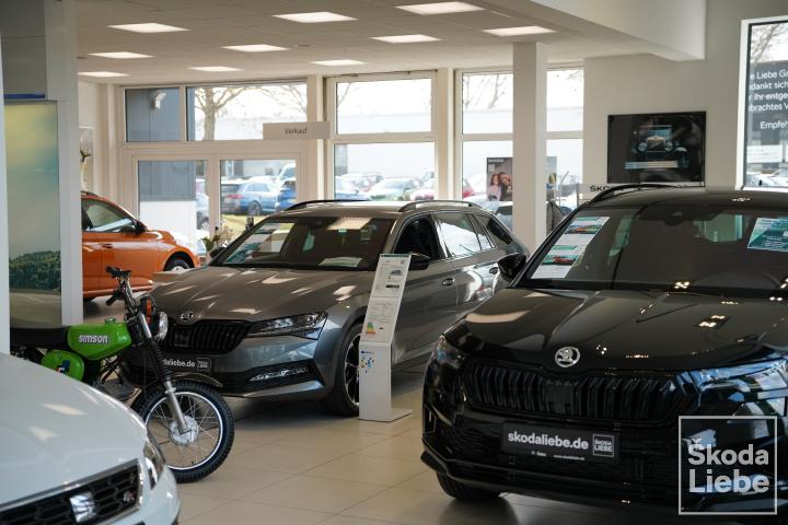 showroom-image-top