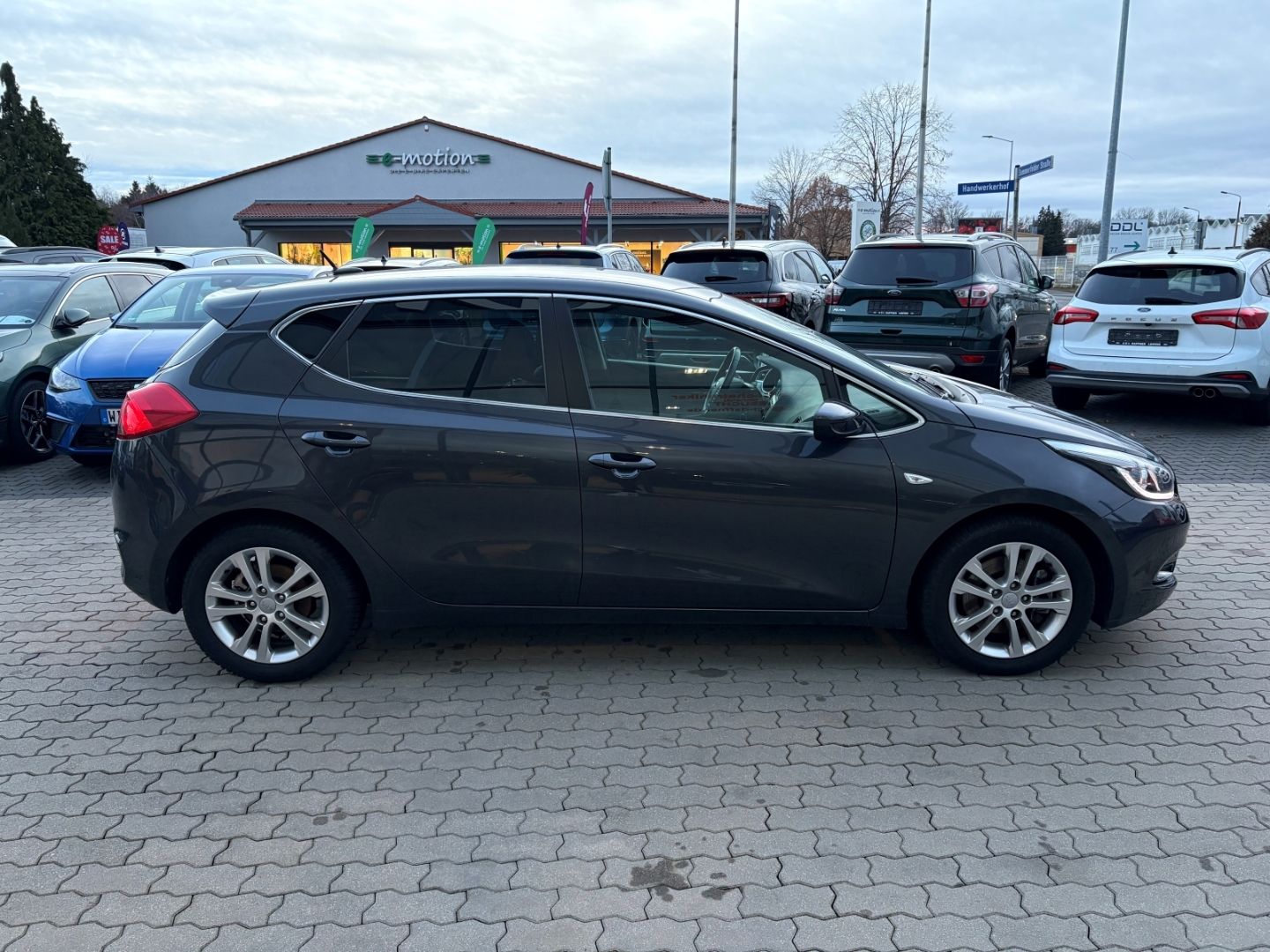 Fahrzeugabbildung Kia Ceed FIFA World Cup Edition Navi Mehrzonenklima