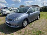 Toyota Verso 2.0l D-4D **2.Hand+Panoramadach** - blaue Toyota Verso