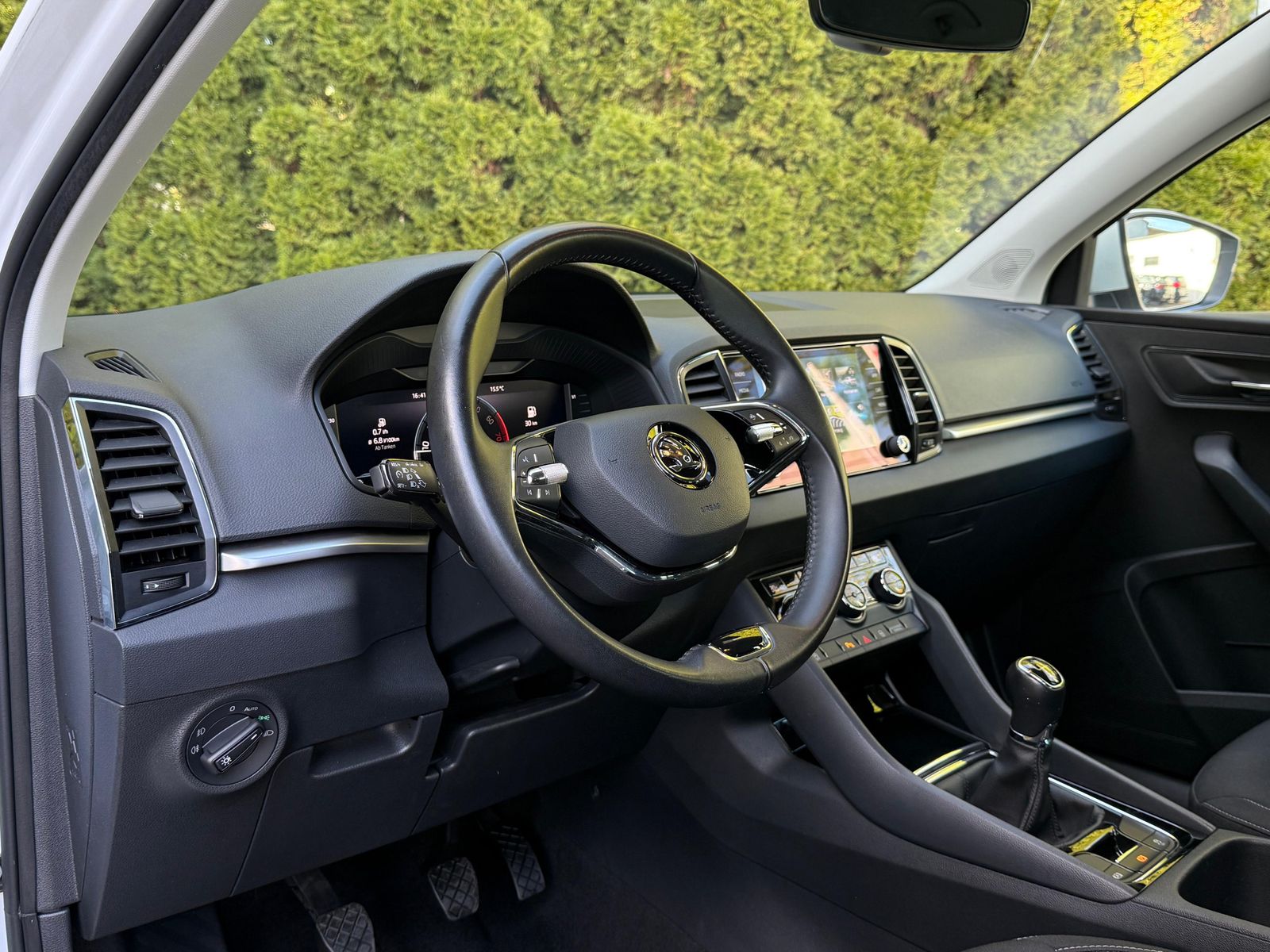 Fahrzeugabbildung SKODA Karoq 1.5 TSI Ambition LED+KAMERA+VIRT+CARPL+DAB