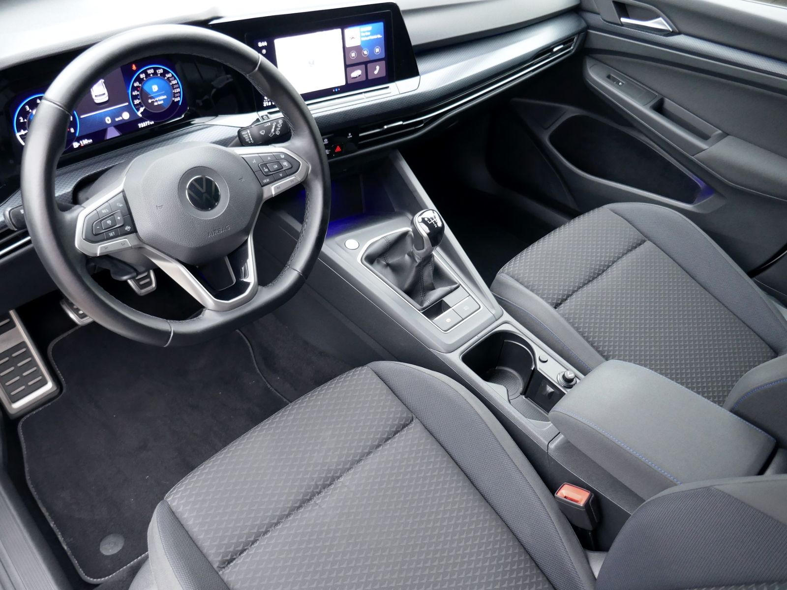 Fahrzeugabbildung Volkswagen Golf VIII UNITED 1.0 TSI | LED PDC Navi App