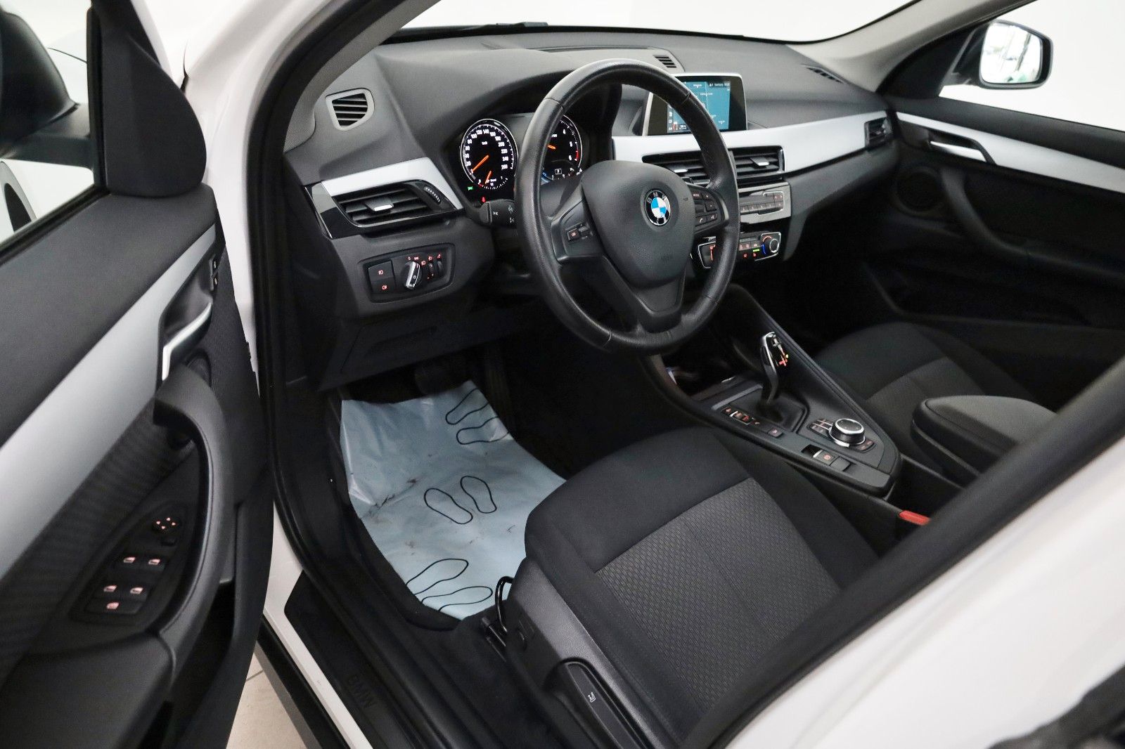 Fahrzeugabbildung BMW X1 xDrive 18dA Navi,SH,PDC,SR+WR