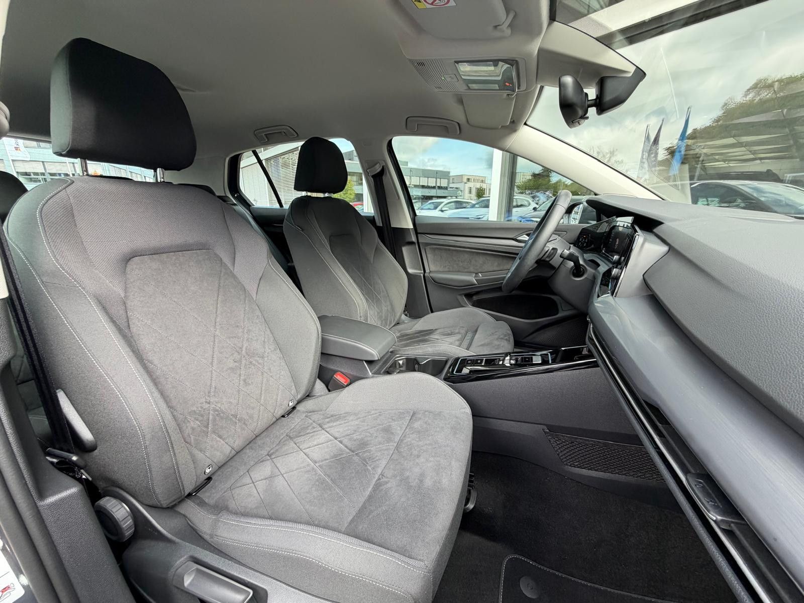 Fahrzeugabbildung Volkswagen Golf 2.0 TDI Style DSG >ALCANT+MEMO+LED+SHZ+ACC+