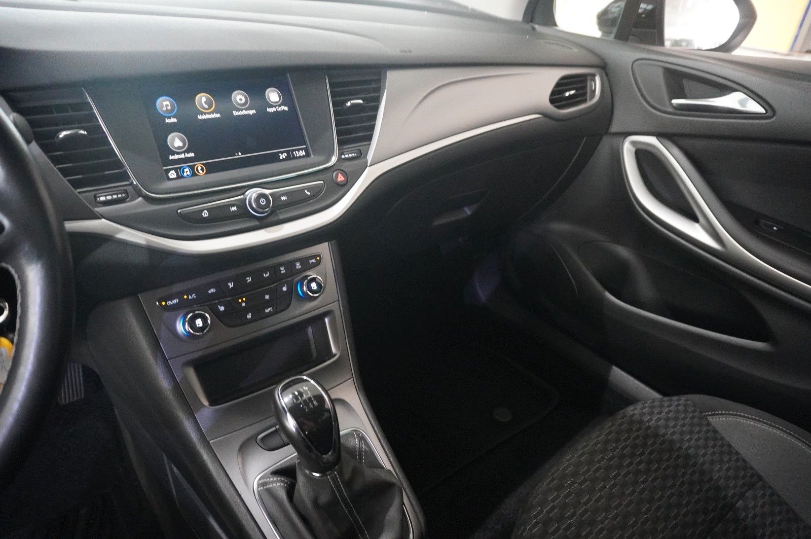 Fahrzeugabbildung Opel Astra K ST 1.2T EDITION NAVI/LED/KAMERA/SHZ/AHK