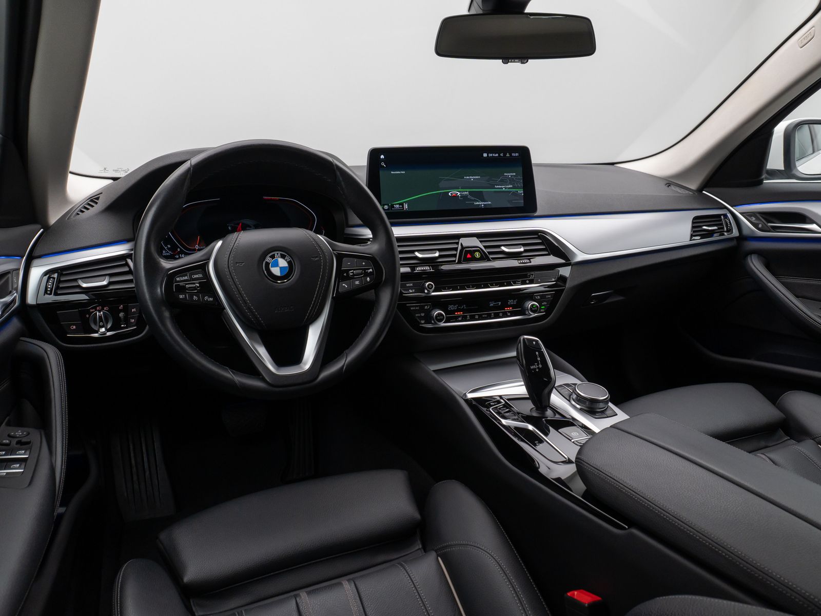Fahrzeugabbildung BMW 530d Kamera HUD DAB Komfort Alarm Sport 19Zoll